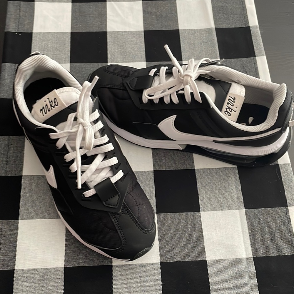 Nike Air Max Pre Day size 7, womens